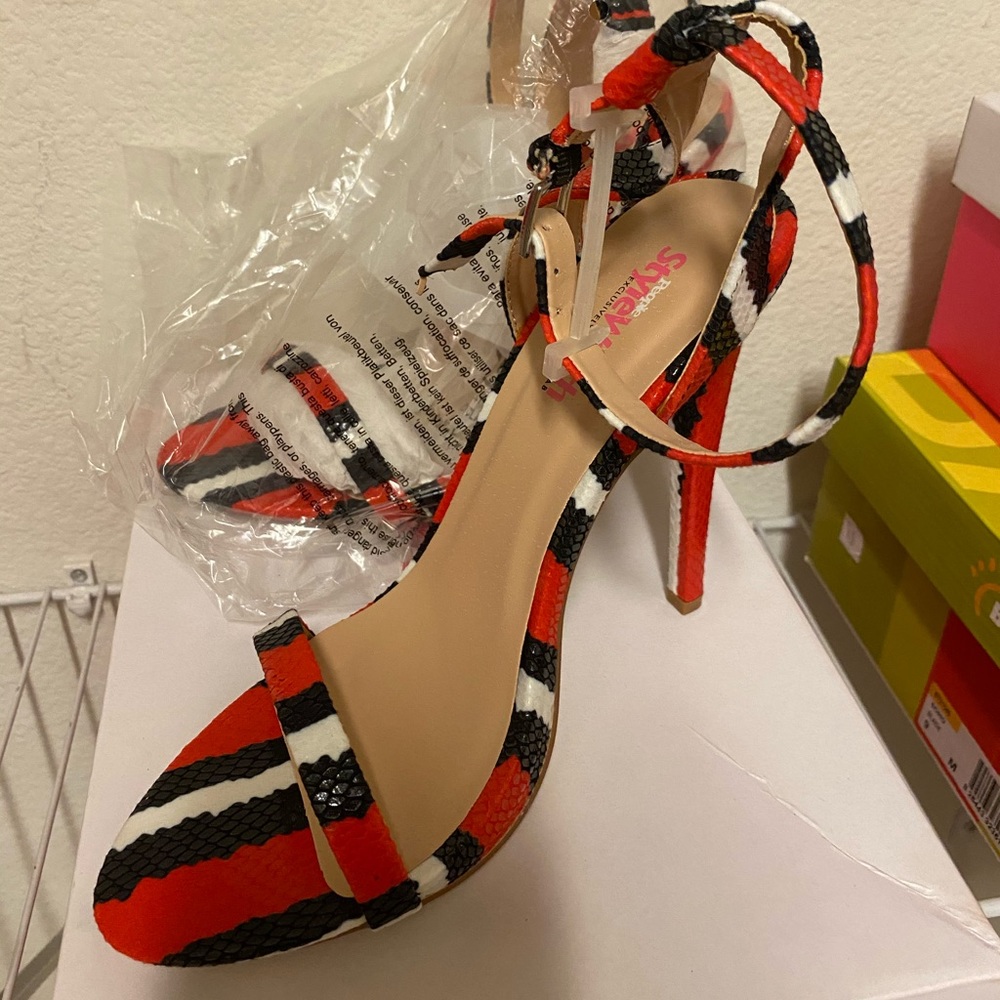 Shoes size 9